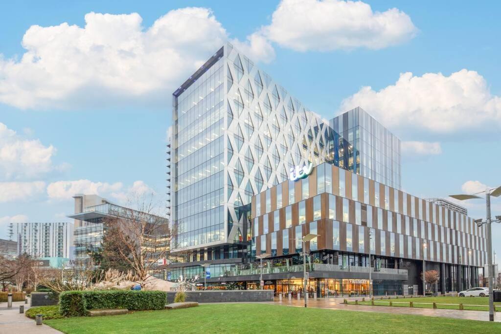 Stylish Mediacity 2Bed, Sleeps 6, Amazing Views Manchester Kültér fotó