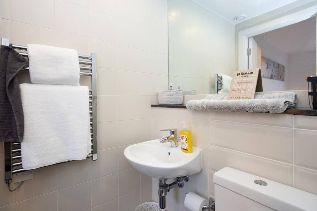 Stylish Mediacity 2Bed, Sleeps 6, Amazing Views Manchester Kültér fotó