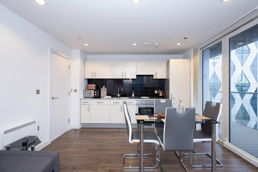 Stylish Mediacity 2Bed, Sleeps 6, Amazing Views Manchester Kültér fotó