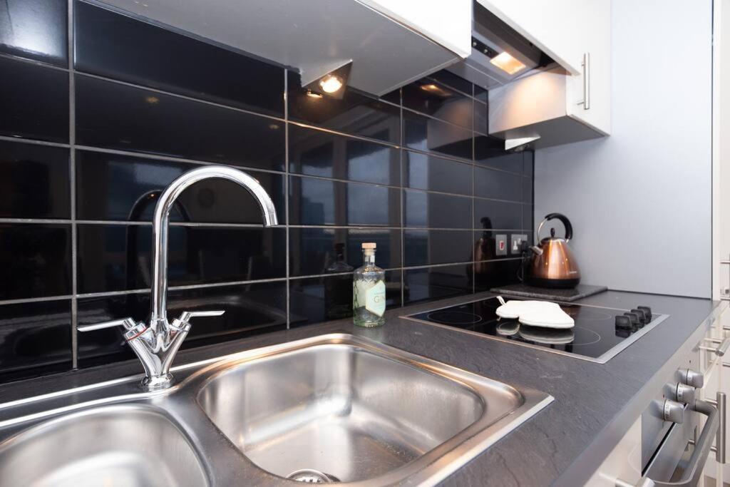 Stylish Mediacity 2Bed, Sleeps 6, Amazing Views Manchester Kültér fotó