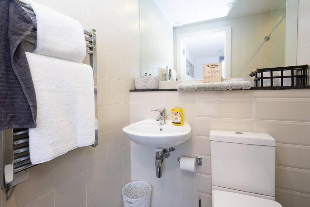 Stylish Mediacity 2Bed, Sleeps 6, Amazing Views Manchester Kültér fotó