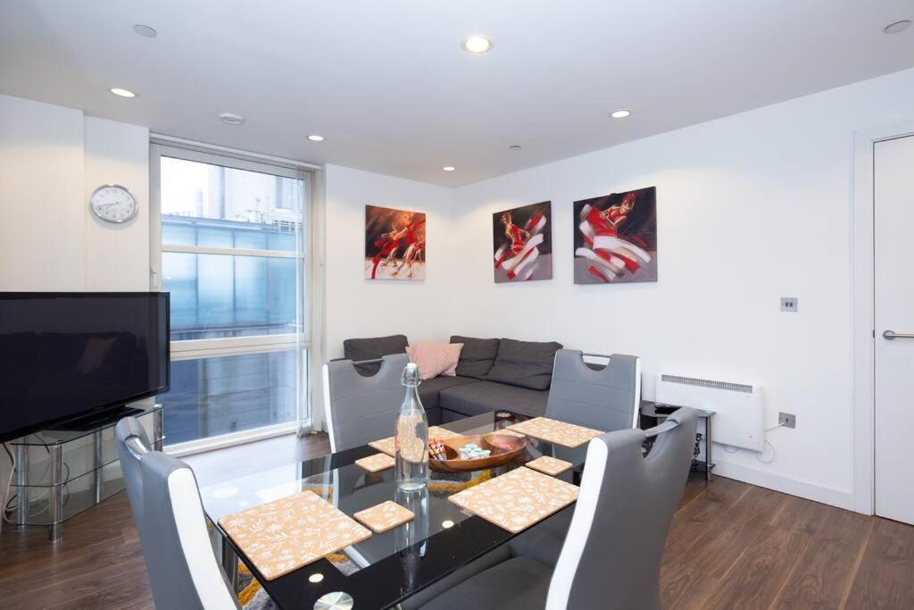 Stylish Mediacity 2Bed, Sleeps 6, Amazing Views Manchester Kültér fotó