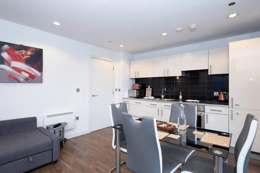 Stylish Mediacity 2Bed, Sleeps 6, Amazing Views Manchester Kültér fotó