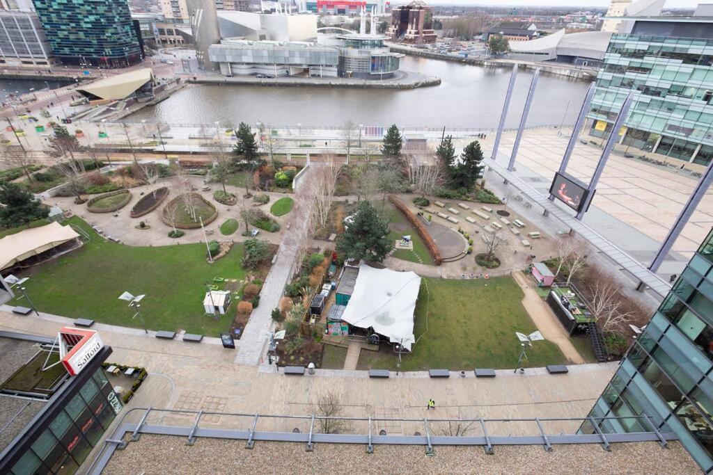 Stylish Mediacity 2Bed, Sleeps 6, Amazing Views Manchester Kültér fotó
